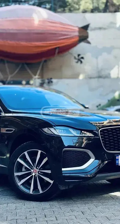 نمای دیگر جگوار 2023
