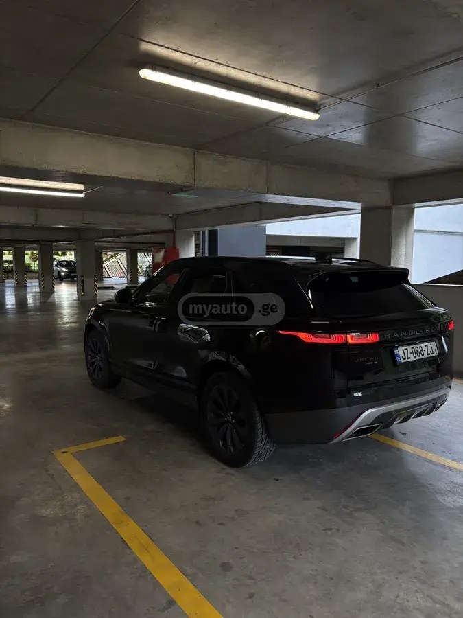 نمای دیگر لندروور P380 SE R-Dynamic 4 در 4x4 اتوماتیک 2019