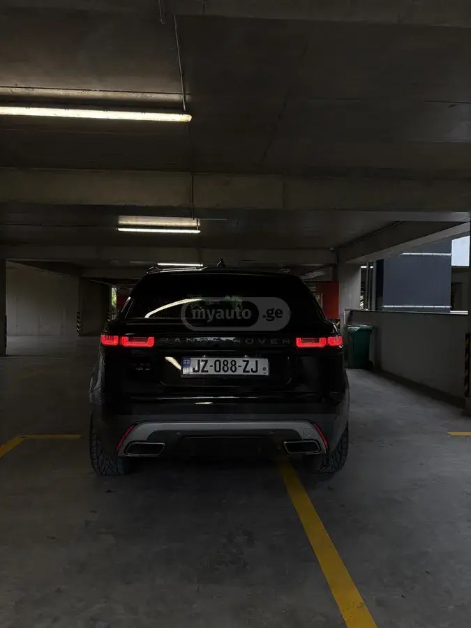 نمای دیگر لندروور P380 SE R-Dynamic 4 در 4x4 اتوماتیک 2019
