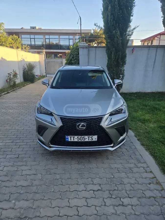 نمای دیگر لکسوس Hybrid 2018