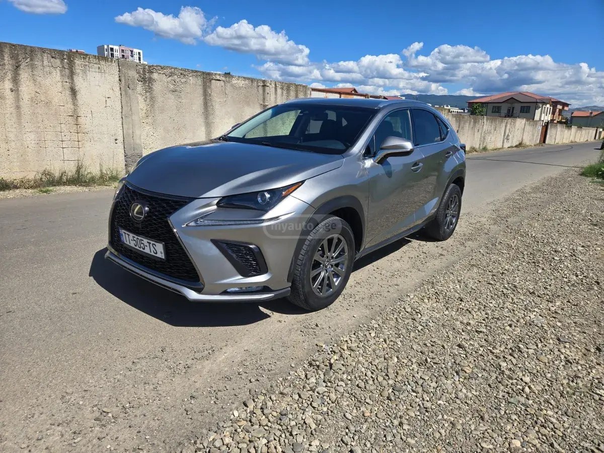 نمای دیگر لکسوس Hybrid 2018