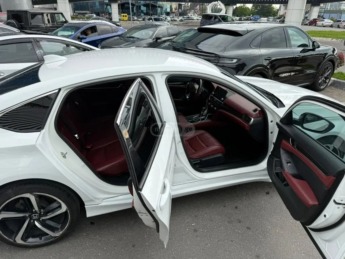نمای دیگر هوندا اسپرت 1.5T 2018
