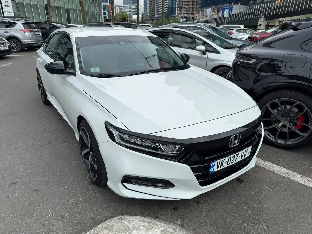 نمای دیگر هوندا اسپرت 1.5T 2018