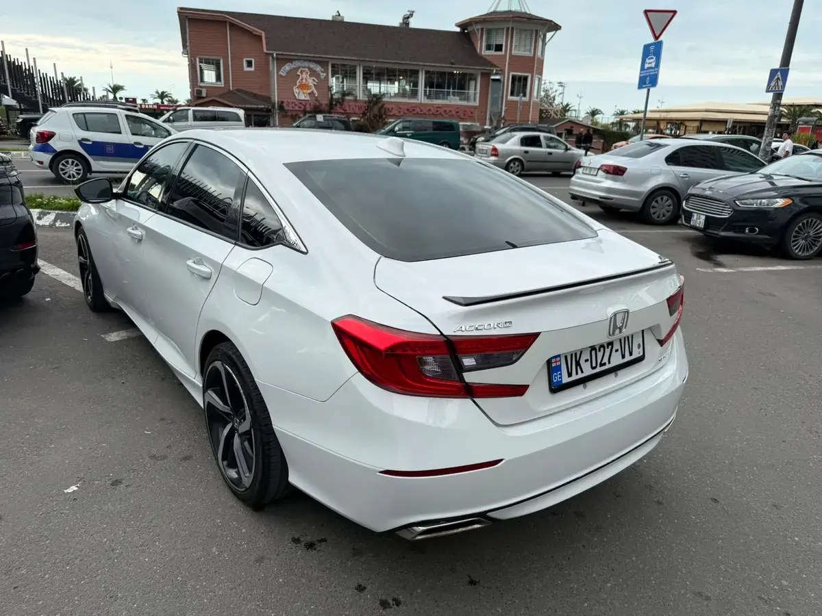 نمای دیگر هوندا اسپرت 1.5T 2018