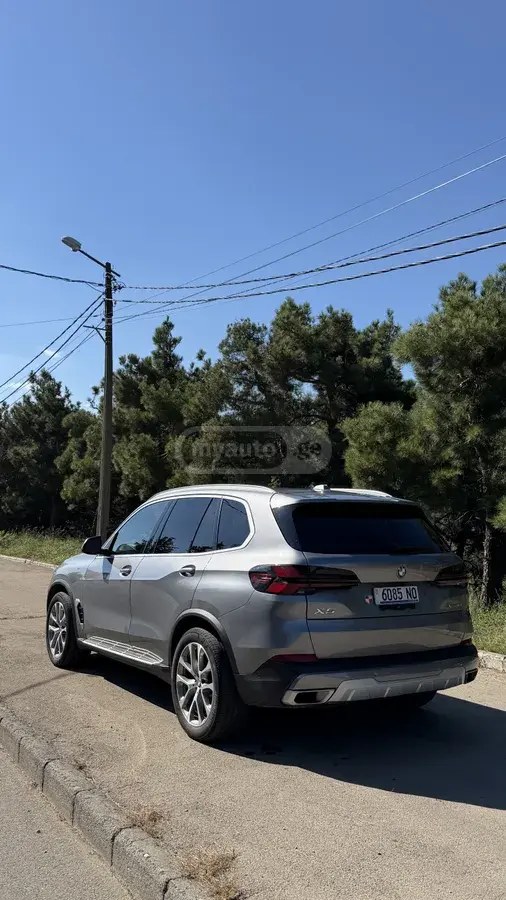 نمای دیگر بی ام و xDrive40i 4dr تمام چرخ محرک 2024