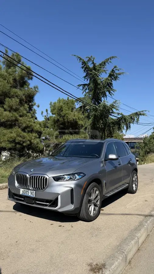 نمای دیگر بی ام و xDrive40i 4dr تمام چرخ محرک 2024