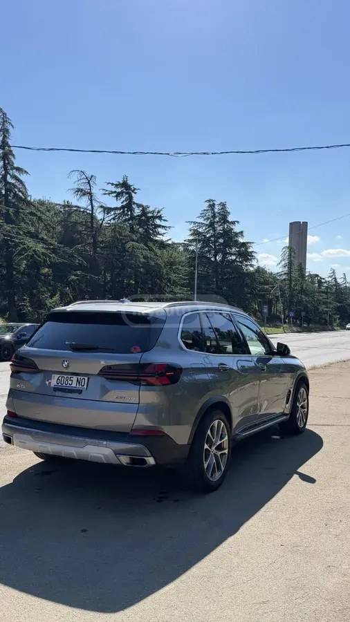 نمای دیگر بی ام و xDrive40i 4dr تمام چرخ محرک 2024