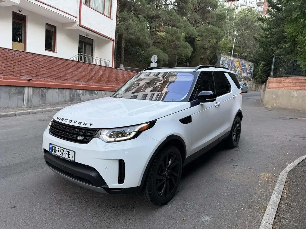نمای دیگر لندروور HSE 4 در 4x4 اتوماتیک 2017