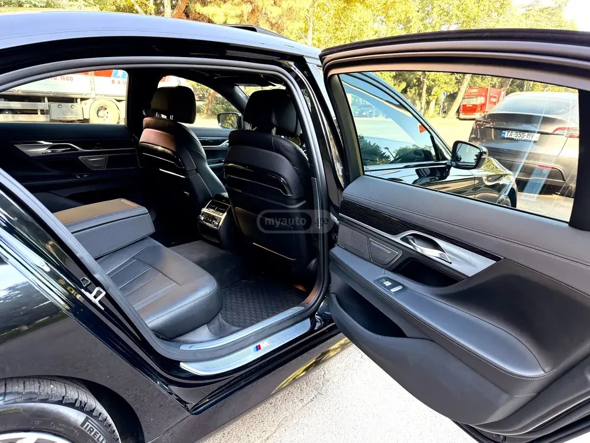 نمای دیگر بی ام و XDRIVE 2019
