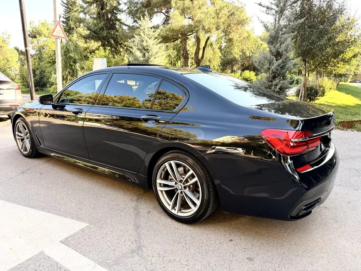 نمای دیگر بی ام و XDRIVE 2019