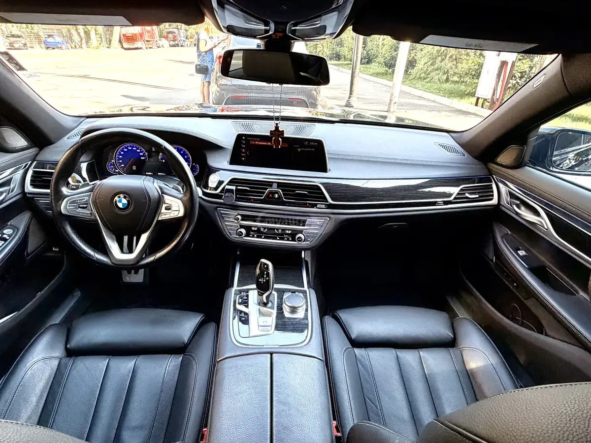 نمای دیگر بی ام و XDRIVE 2019