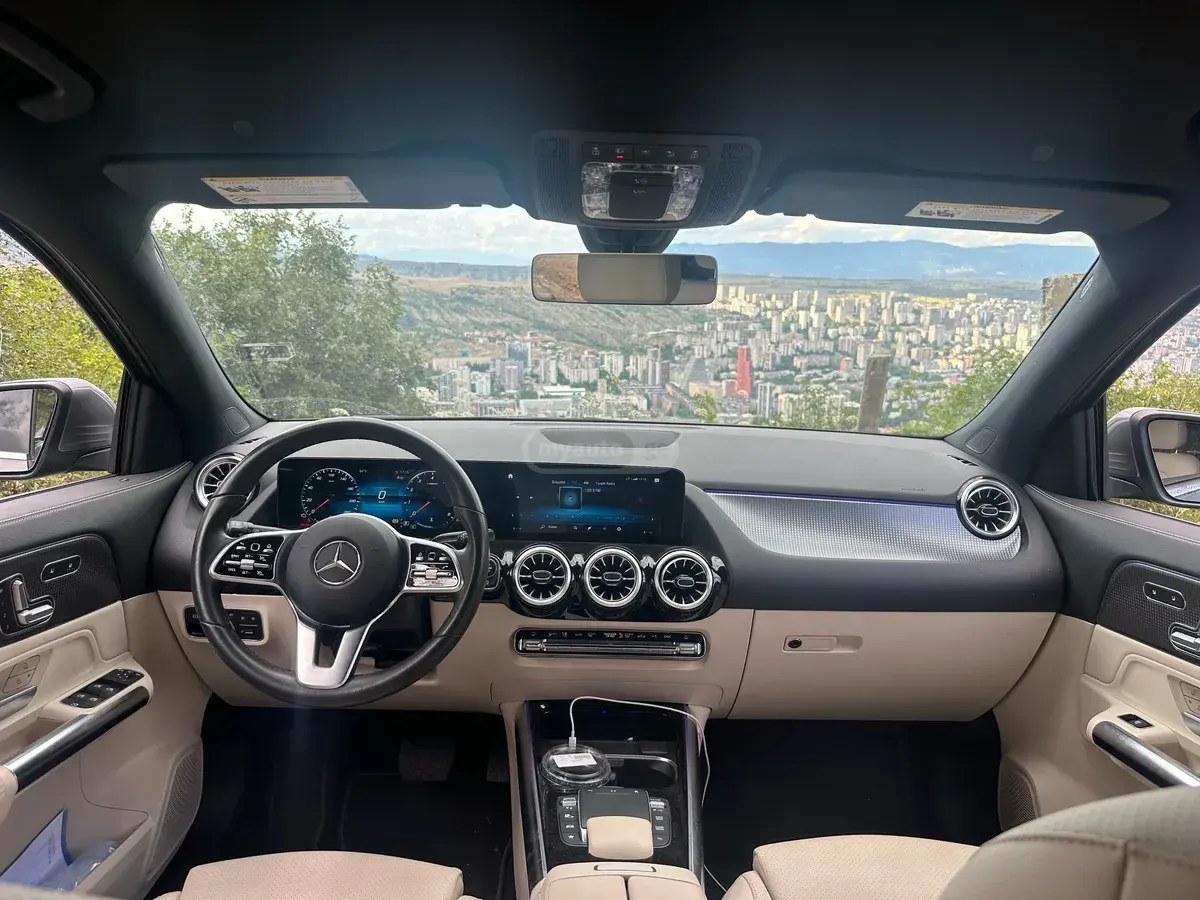 نمای دیگر مرسدس بنز بیس GLA 250 4dr دیفرانسیل جلو 2021