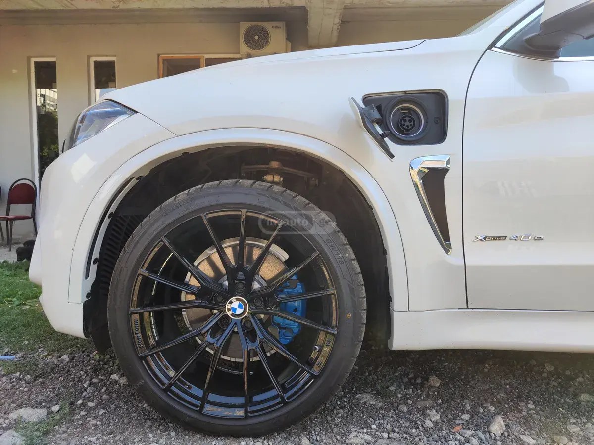 نمای دیگر بی ام و xDrive40e 4dr تمام چرخ محرک 2016