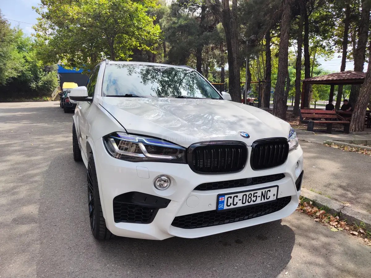 نمای دیگر بی ام و xDrive40e 4dr تمام چرخ محرک 2016