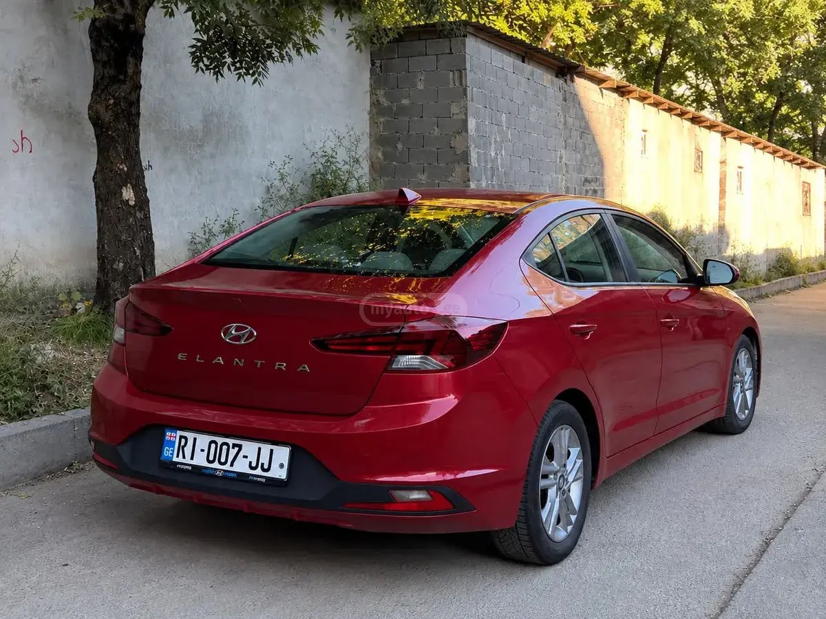 نمای دیگر هیوندای SEL سدان 4 در اتوماتیک 2019