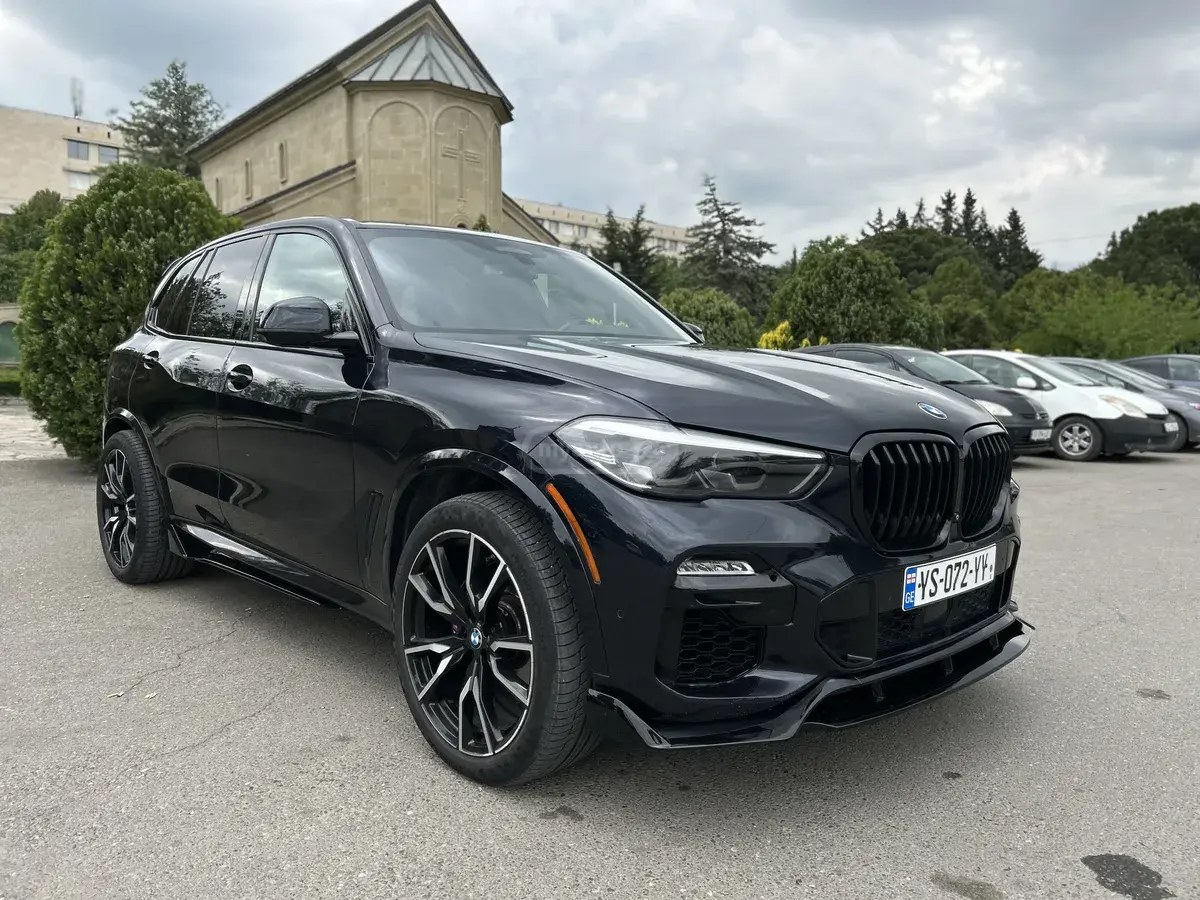 نمای دیگر بی ام و M50i 4dr تمام چرخ محرک اسپرت 2020
