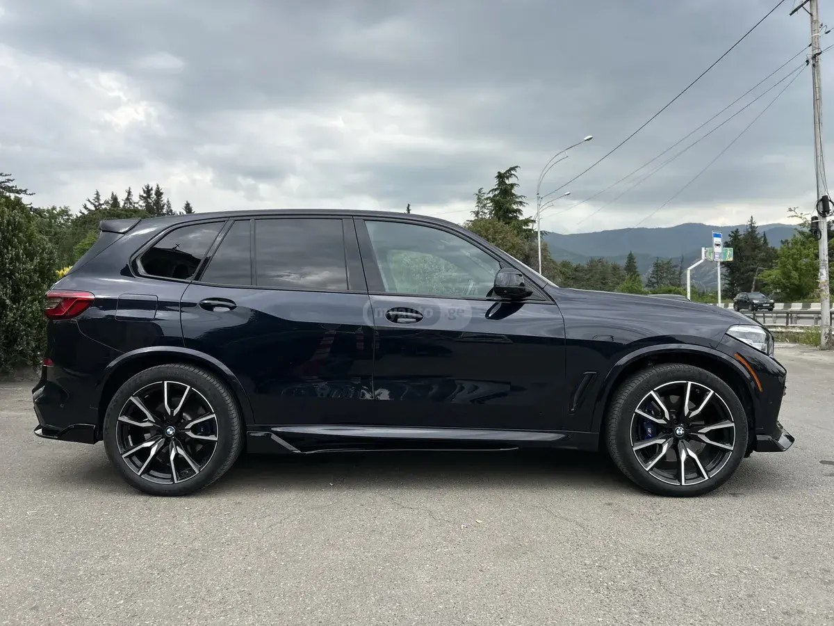 نمای دیگر بی ام و M50i 4dr تمام چرخ محرک اسپرت 2020