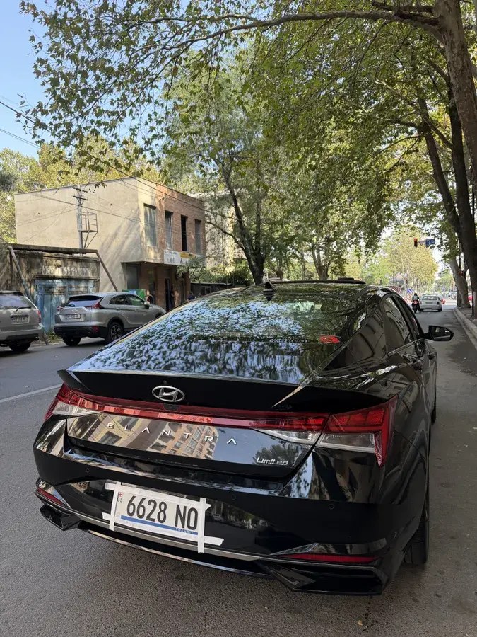 نمای دیگر هیوندای لیمیتد 4 در سدان CVT 2021