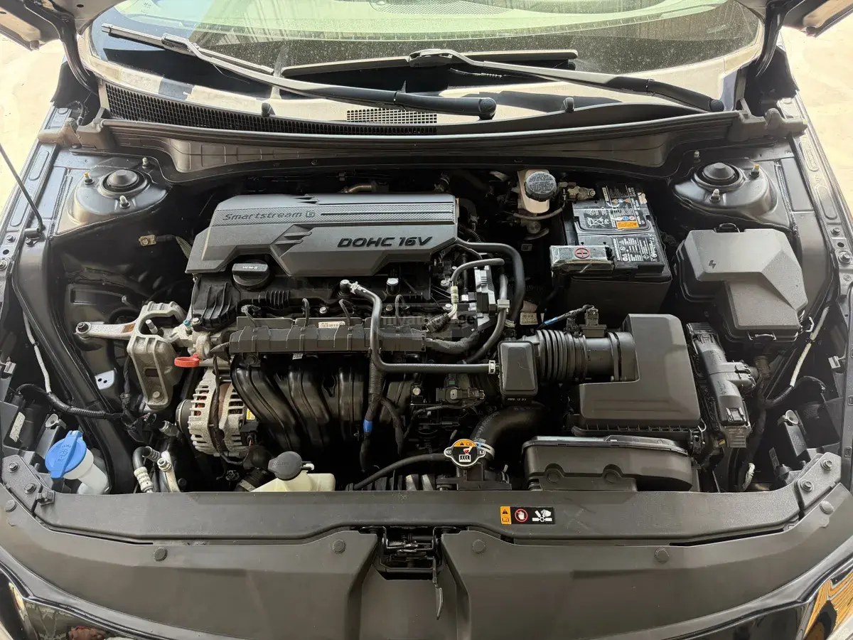 نمای دیگر هیوندای لیمیتد 4 در سدان CVT 2021