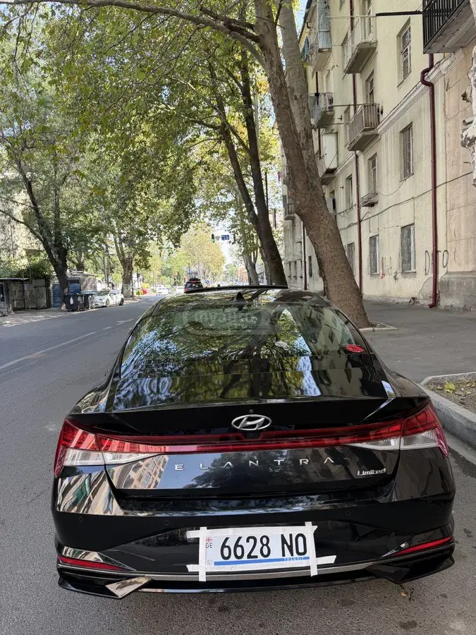 نمای دیگر هیوندای لیمیتد 4 در سدان CVT 2021