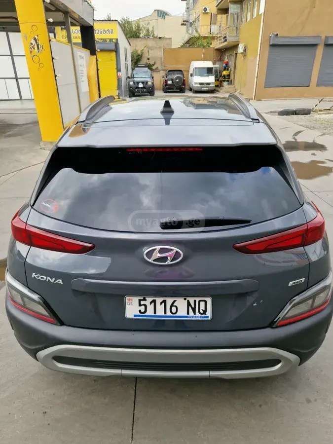 نمای دیگر هیوندای SEL 4 در تمام چرخ محرک CVT 2022