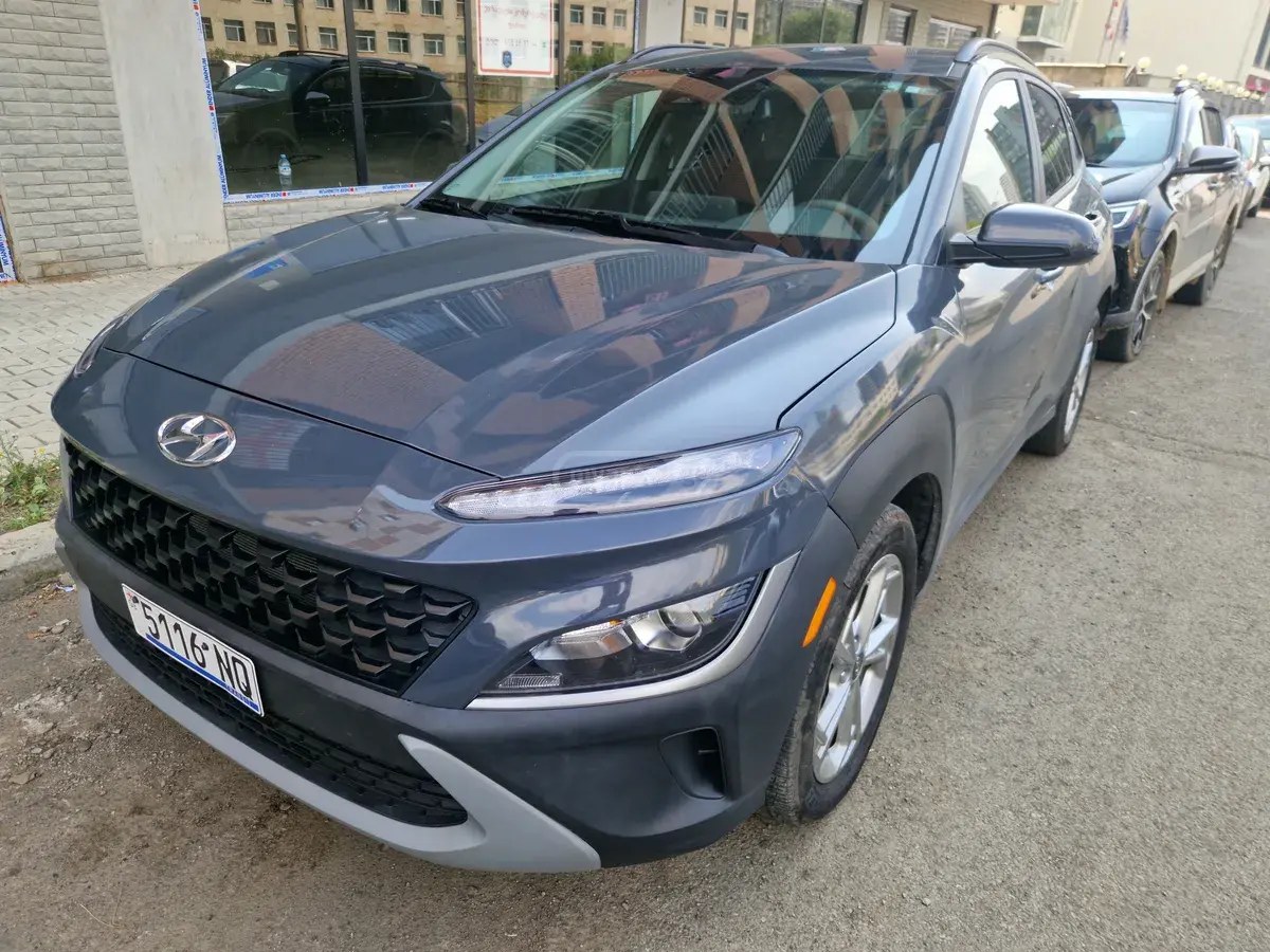 نمای دیگر هیوندای SEL 4 در تمام چرخ محرک CVT 2022