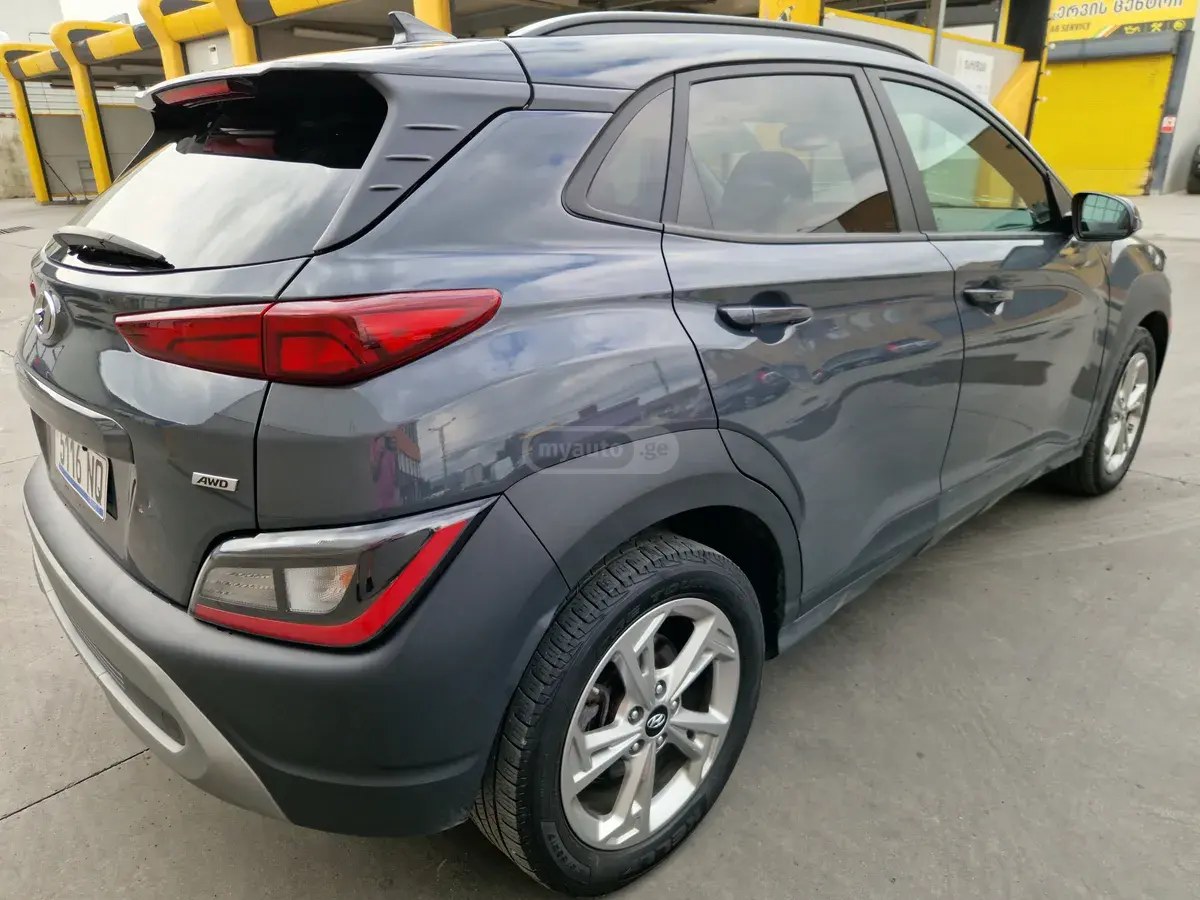 نمای دیگر هیوندای SEL 4 در تمام چرخ محرک CVT 2022