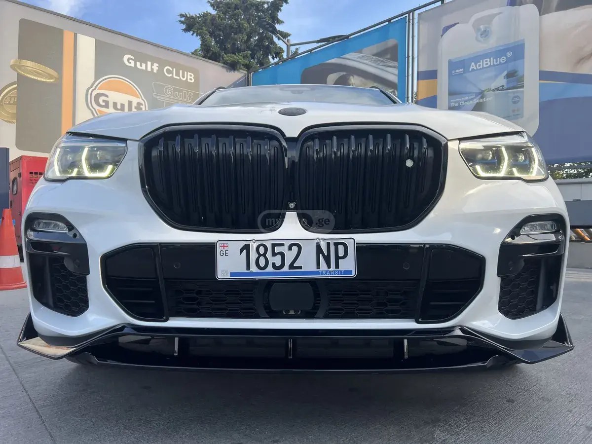 نمای دیگر بی ام و xDrive40i 4 در چهار چرخ محرک 2019