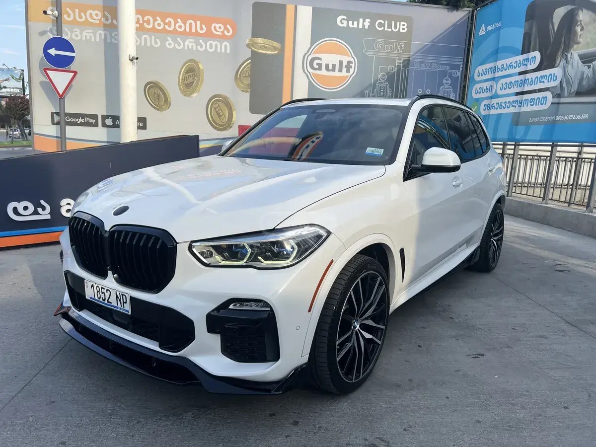 نمای دیگر بی ام و xDrive40i 4 در چهار چرخ محرک 2019