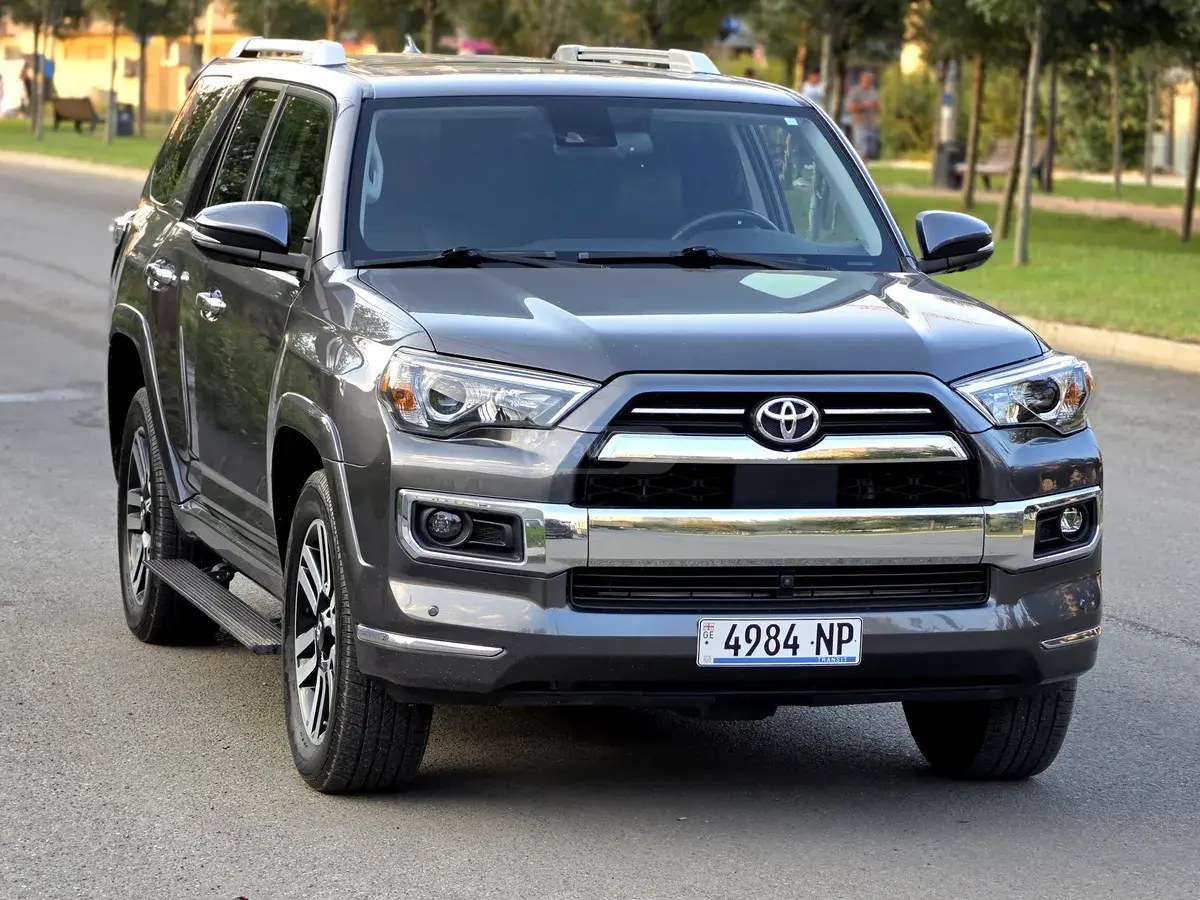 نمای دیگر تویوتا لیمیتد 4 در 4x4 اتوماتیک 2023