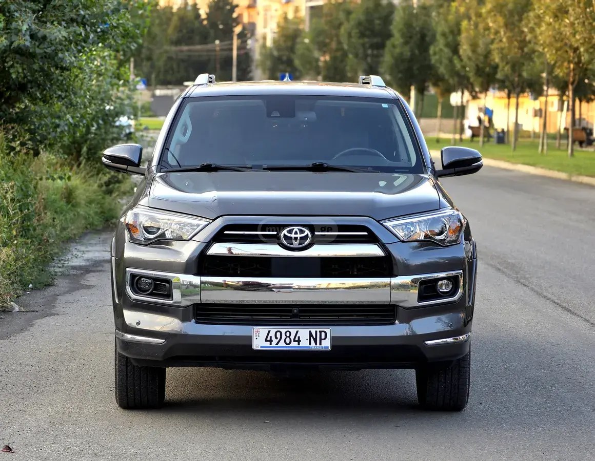 نمای دیگر تویوتا لیمیتد 4 در 4x4 اتوماتیک 2023