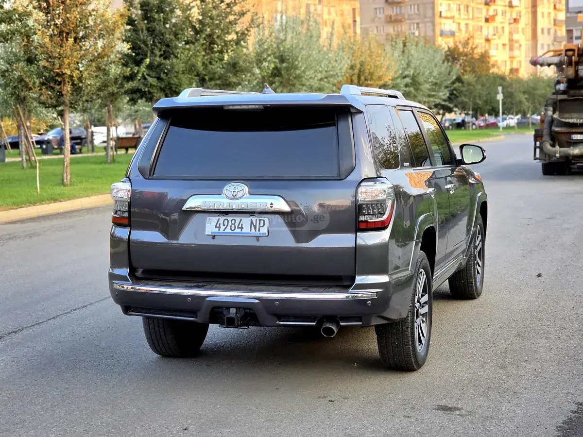نمای دیگر تویوتا لیمیتد 4 در 4x4 اتوماتیک 2023