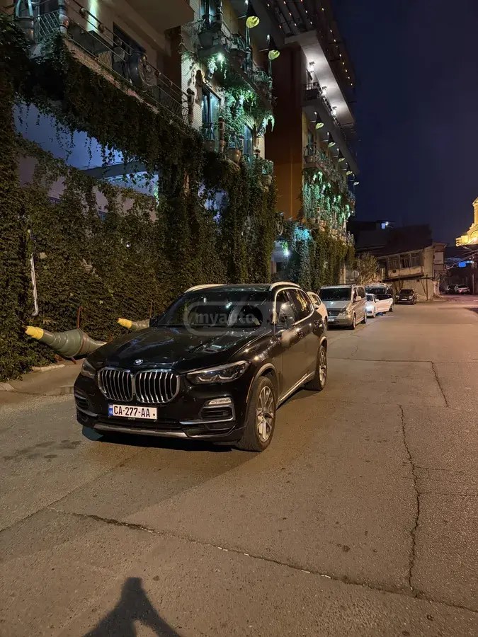 نمای دیگر بی ام و xDrive40i 4 در چهار چرخ محرک 2019