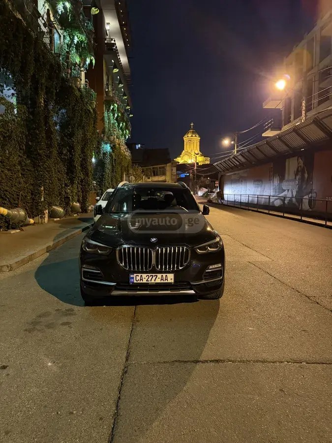 نمای دیگر بی ام و xDrive40i 4 در چهار چرخ محرک 2019