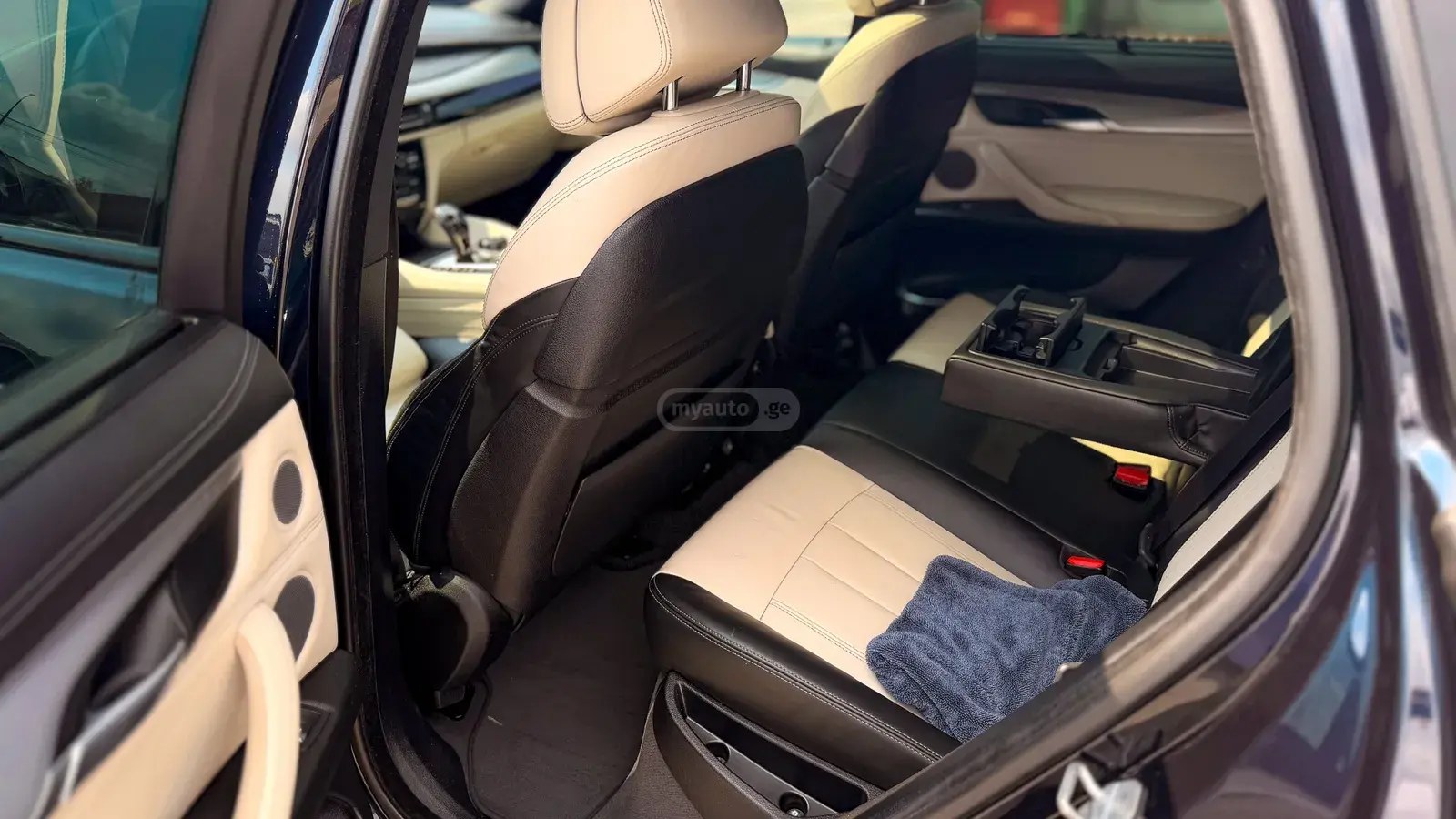 نمای دیگر بی ام و xDrive35i 4 در چهار چرخ محرک 2018
