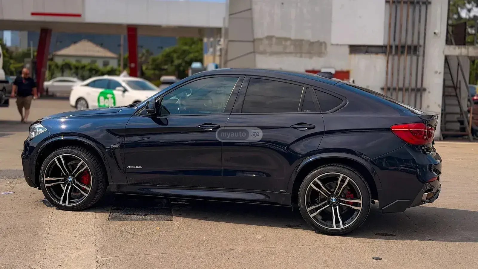 نمای دیگر بی ام و xDrive35i 4 در چهار چرخ محرک 2018