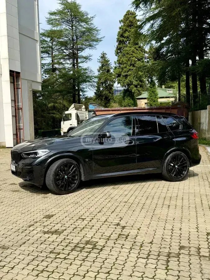 نمای دیگر بی ام و xDrive40i 4dr تمام چرخ محرک 2022