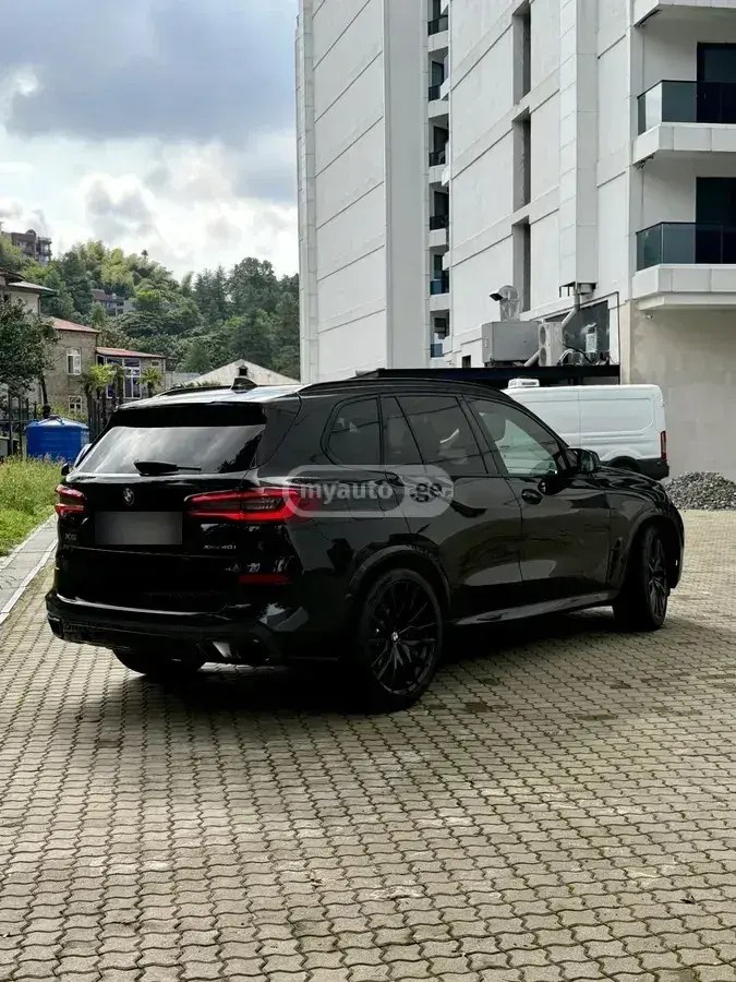 نمای دیگر بی ام و xDrive40i 4dr تمام چرخ محرک 2022