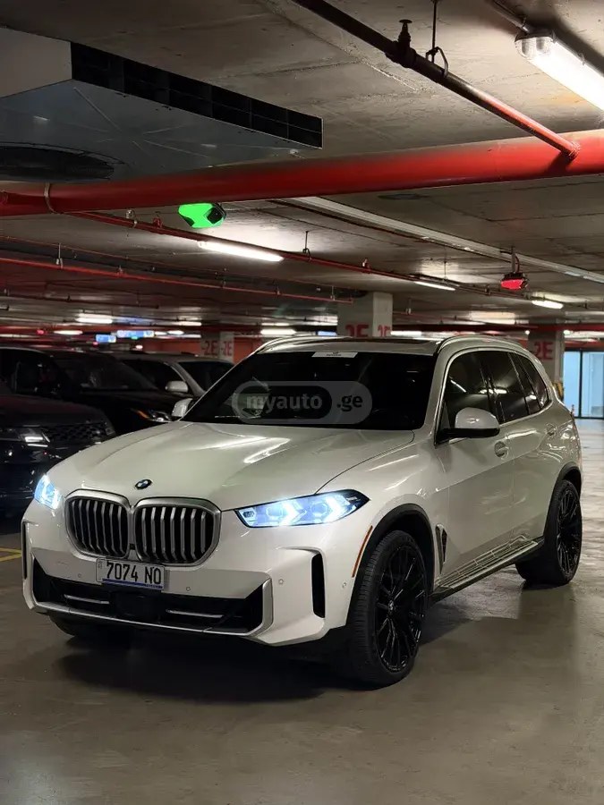 بی ام و xDrive40i 4dr تمام چرخ محرک 2024