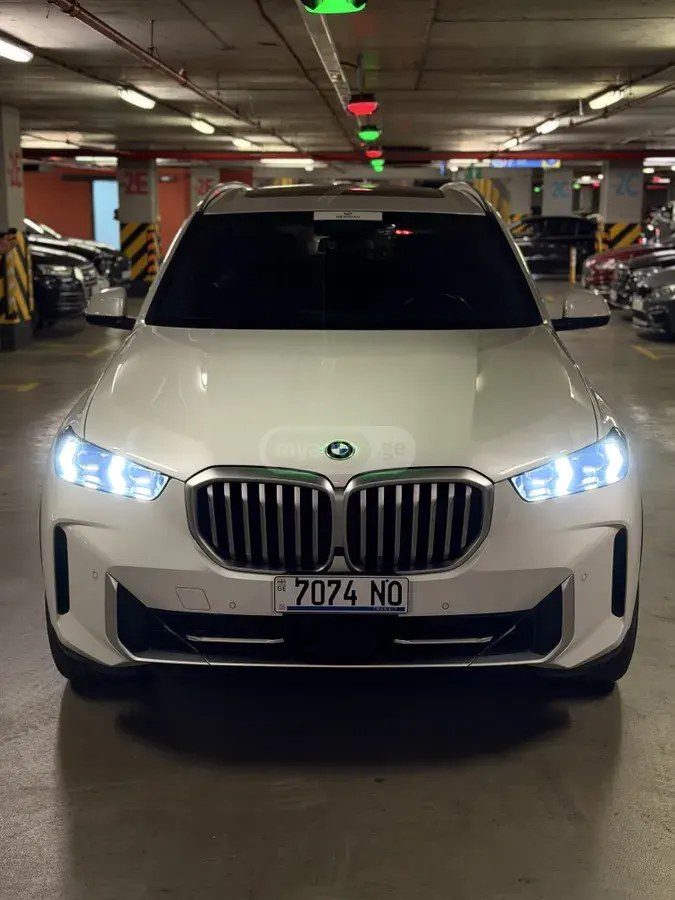 نمای دیگر بی ام و xDrive40i 4dr تمام چرخ محرک 2024