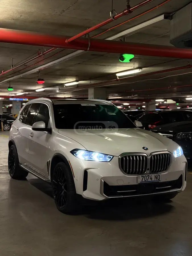 نمای دیگر بی ام و xDrive40i 4dr تمام چرخ محرک 2024