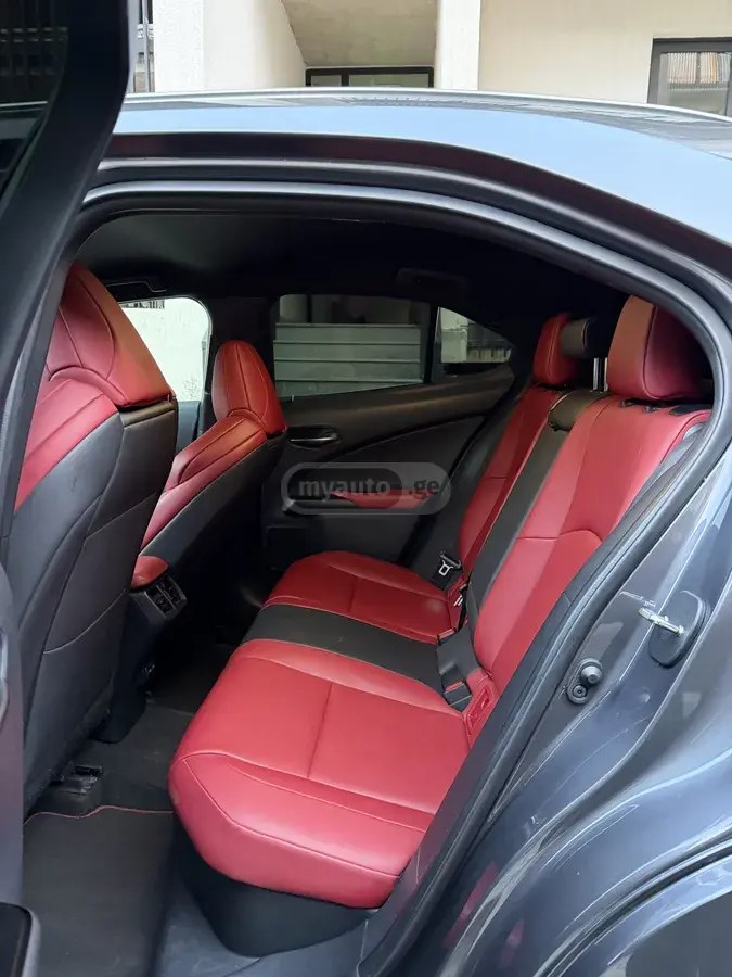 نمای دیگر لکسوس F SPORT 4 در تمام چرخ محرک CV 2021