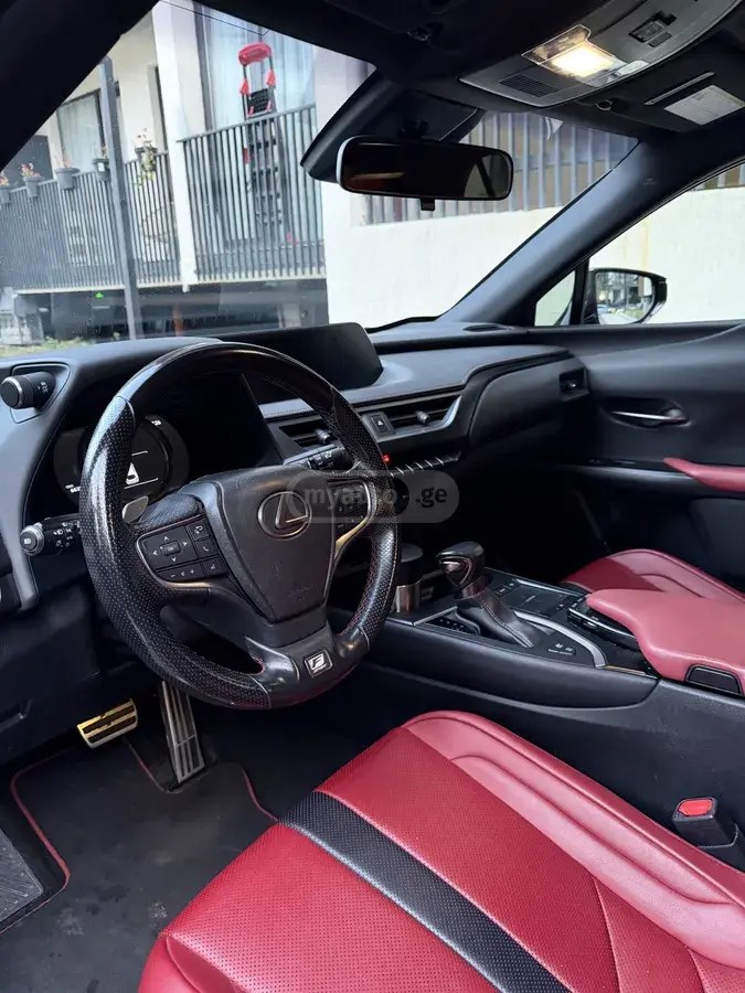 نمای دیگر لکسوس F SPORT 4 در تمام چرخ محرک CV 2021