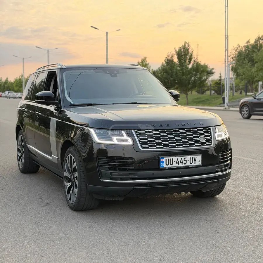 نمای دیگر لندروور 2018