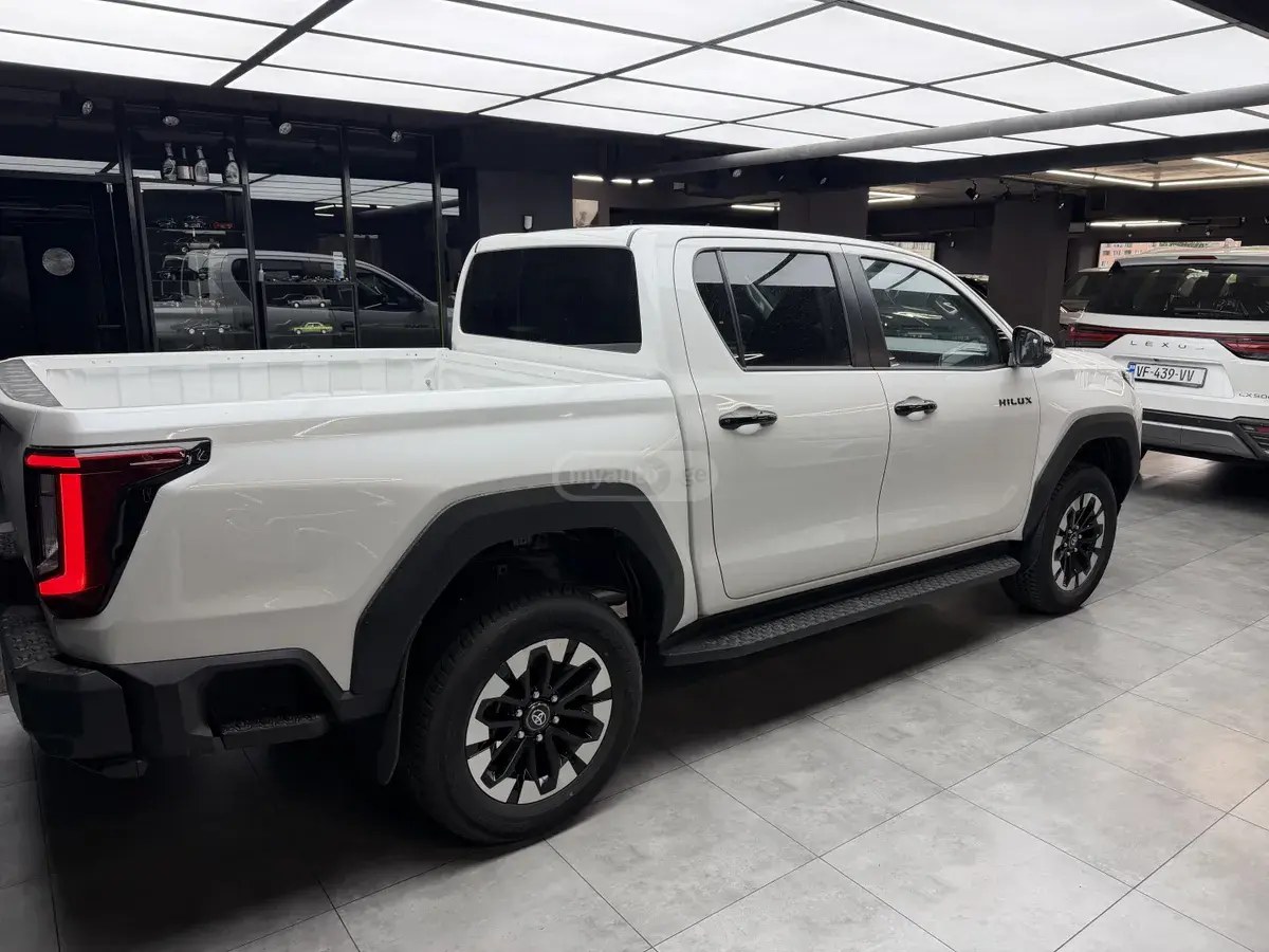 نمای دیگر تویوتا 2026