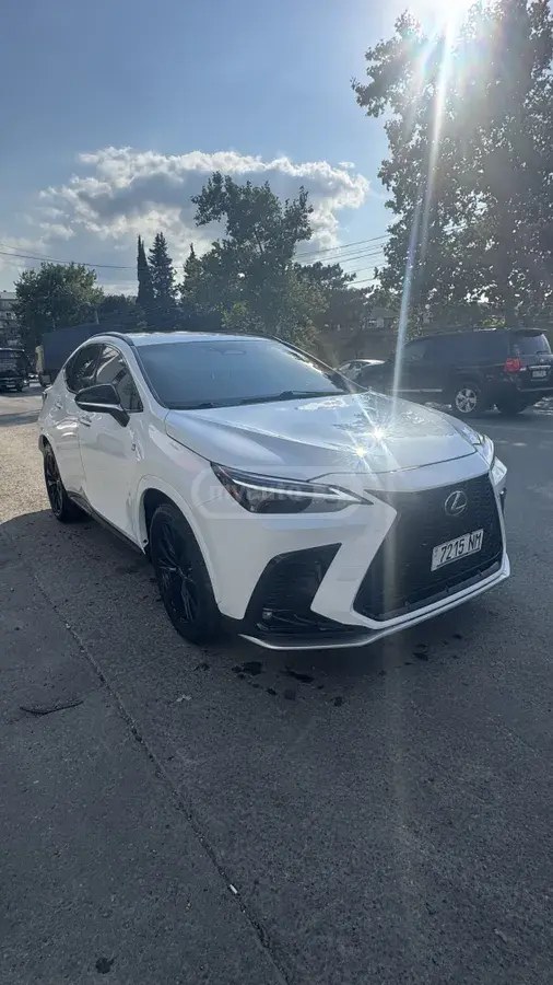 نمای دیگر لکسوس F SPORT هندلینگ 4dr تمام چرخ 2022