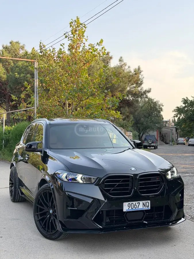نمای دیگر بی ام و xDrive40i 4 در چهار چرخ محرک 2020