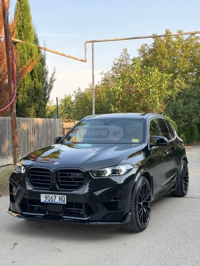 نمای دیگر بی ام و xDrive40i 4 در چهار چرخ محرک 2020