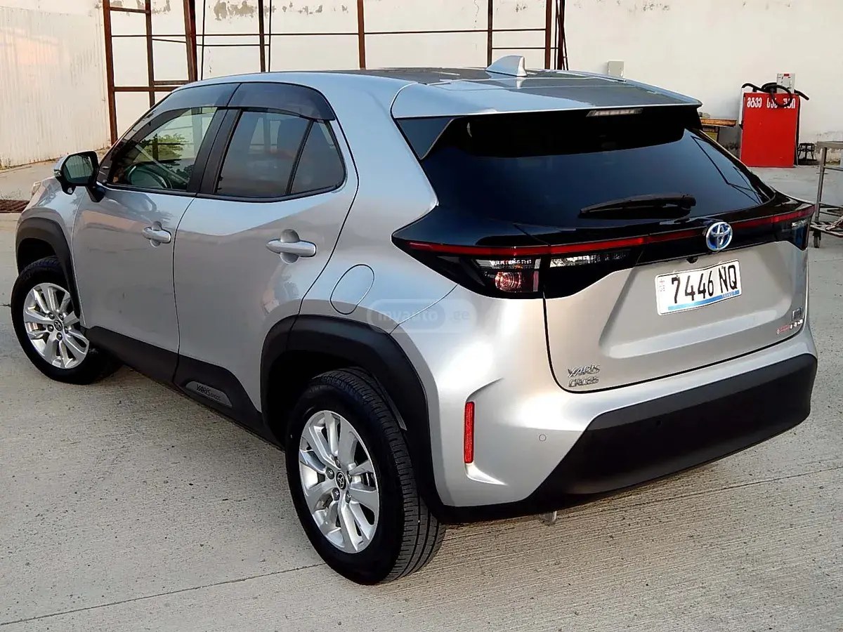 نمای دیگر تویوتا هیبرید G 4x4 2021