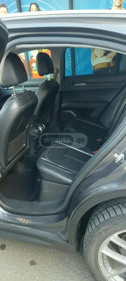 نمای دیگر آلفا رومئو 2018